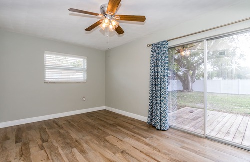 Villas House | Sunshine Stay, Central Fort Myers Gated Yard