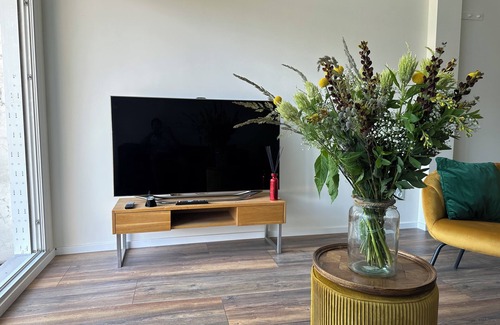 Utrecht Apartment | Sunshine Suite at the Griftpark. 5 Minutes Walk From the City Centre