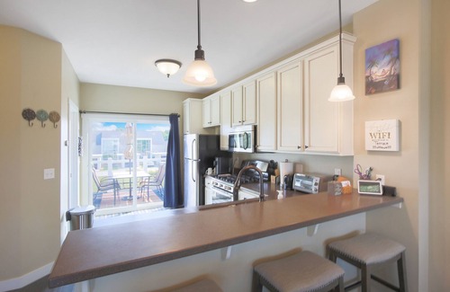 Ottawa Condo | Sunshine Terrace | 2 Bed, 2.5 Bath