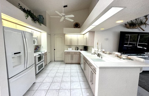 Long Meadow House | * Sunshine, Tranquility, and Timeless Comfort! *