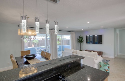 Deerfield Beach House | Sunshine Villa Paradise - 4 min to the Beach with Heated Pool