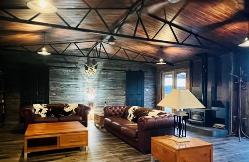 Grattai House | 'Sunstone' 2-Bed Cabin in Mudgee - Kundalini Lodge