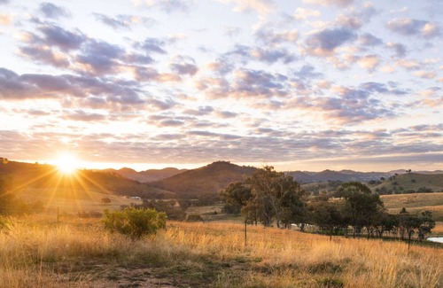 Grattai House | 'Sunstone' 2-Bed Cabin in Mudgee - Kundalini Lodge