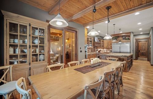 Sunriver House | Sunstone Hideaway with Hot Tub, Firepit & Pool Table
