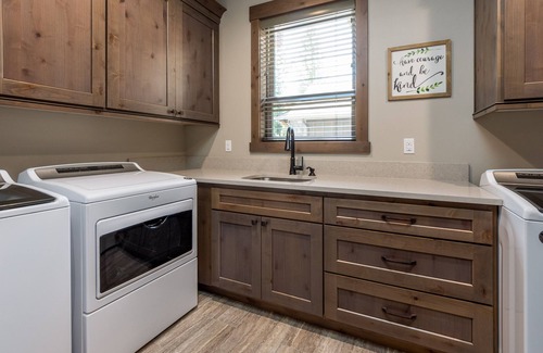 Sunriver House | Sunstone Retreat with Hot Tub, BBQ & Game Room