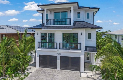 Bradenton Beach House | Sunstoppable: Luxury Rental with Pool, Spa, Roof