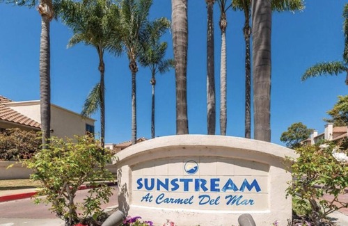 Carmel Valley House | Sunstream Townhome - 2 pools & hot tubs, BBQs, Tennis, Fitness Room, & Walkable