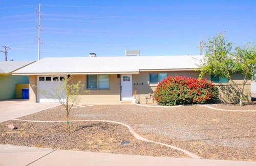 Tempe House | Sunswept Skies- Putting green~Firepit~ASU