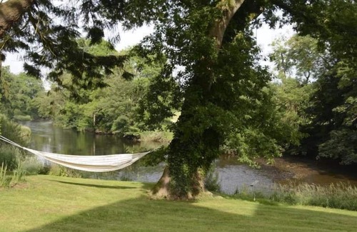 Newcastle Emlyn House | Suo Gân. Wales Luxury Modern Riverside Holiday Home.