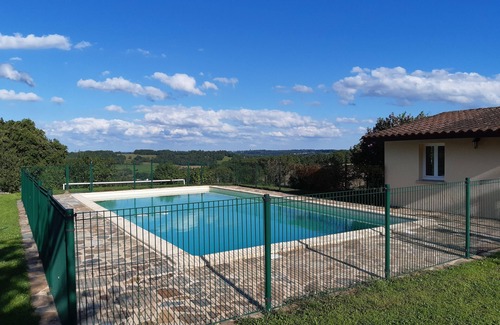 Saint-Martin-de-Fressengeas House | Superb character house with swimming pool & trampoline
