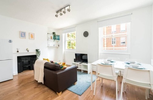 St. Pancras Condo | Super 1BD Flat minutes from Kings Cross Station!