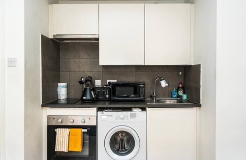 St. Pancras Condo | Super 1BD Flat minutes from Kings Cross Station!