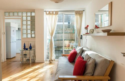 Holloway Apartment | Super 1BD Garden Flat Islington London