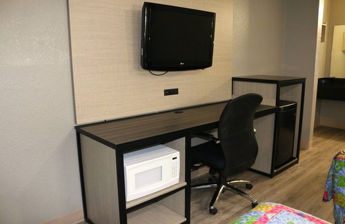 Oak Cliff Hotel | Super 7 Inn Dallas West Arlington