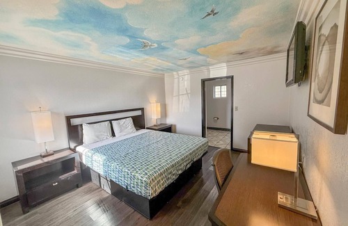 Southeast Anaheim Hotel | Super 7 Motel