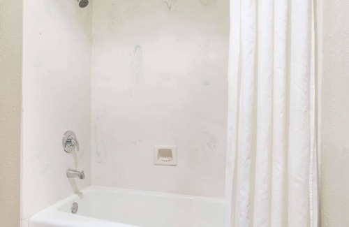 Shoreline West Hotel | Super 8 By Wyndham in Mountain View for Superbowl