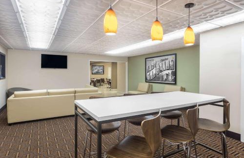 Skyland Hotel | Super 8 by Wyndham Asheville Airport