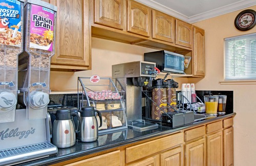 Central Berkeley Hotel | Super 8 by Wyndham Berkeley