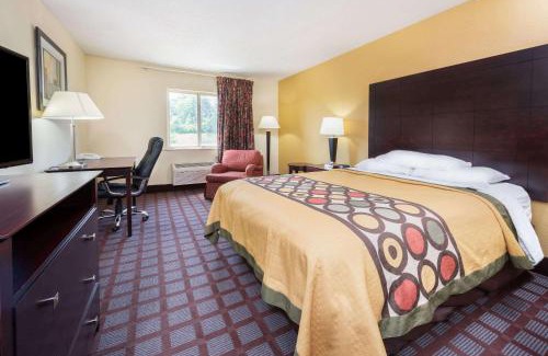 Bloomington Hotel | Super 8 by Wyndham Bloomington University Area