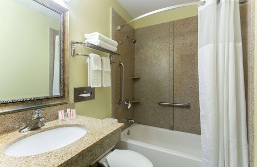 Dock Junction Hotel | Super 8 by Wyndham Brunswick/St Simons Island Area
