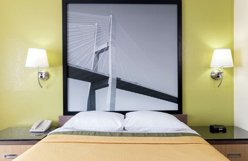Dock Junction Hotel | Super 8 by Wyndham Brunswick/St Simons Island Area