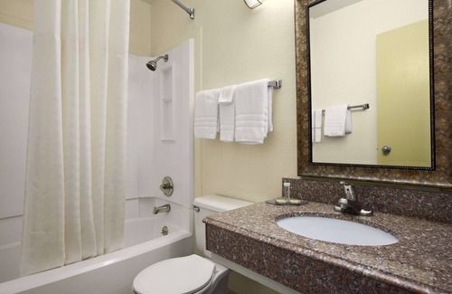 Carlsbad Hotel | Super 8 by Wyndham Carlsbad