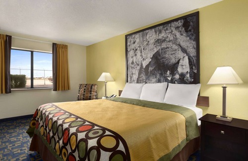 Carlsbad Hotel | Super 8 by Wyndham Carlsbad