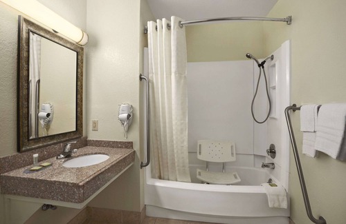 Carlsbad Hotel | Super 8 by Wyndham Carlsbad