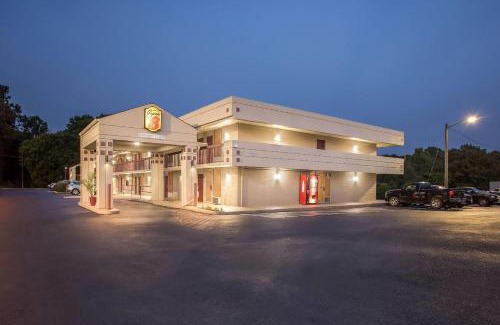 Commerce Hotel | Super 8 by Wyndham Commerce