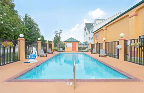 Covington Hotel | Super 8 by Wyndham Covington