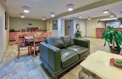 D'Iberville Hotel | Super 8 by Wyndham Diberville Biloxi Area