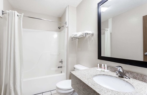 Harrisburg Hotel | Super 8 by Wyndham Harrisburg