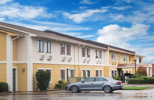 Jonesboro Hotel | Super 8 by Wyndham Jonesboro