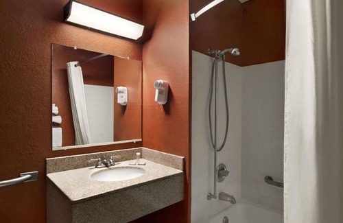 Kalamazoo Hotel | Super 8 by Wyndham Kalamazoo