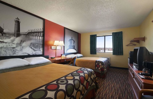 Kalamazoo Hotel | Super 8 by Wyndham Kalamazoo