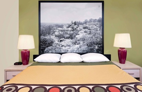 Metropolis Hotel | Super 8 by Wyndham Metropolis