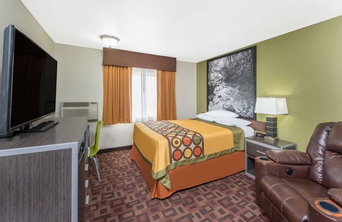 Moberly Hotel | Super 8 by Wyndham Moberly MO