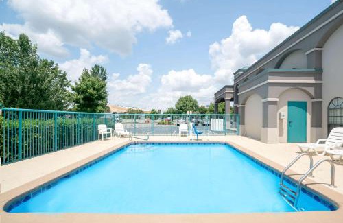 Murfreesboro Hotel | Super 8 by Wyndham Murfreesboro