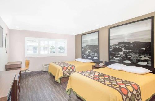 Lincoln Acres Hotel | Super 8 by Wyndham National City Chula Vista