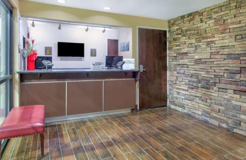 New Braunfels Hotel | Super 8 by Wyndham New Braunfels I-35