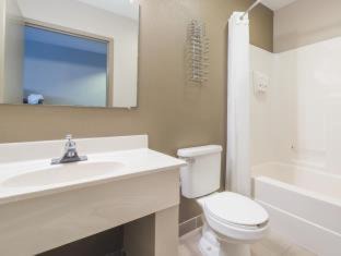 Niagara Falls Hotel | Super 8 by Wyndham Niagara Falls