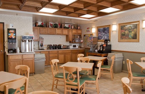 Ottawa Hotel | Super 8 by Wyndham Ottawa Starved Rock