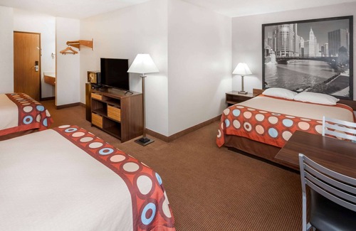Pekin Hotel | Super 8 by Wyndham Pekin/Peoria Area