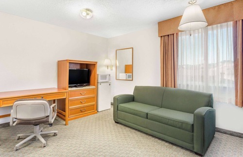 Price Hotel | Super 8 by Wyndham Price
