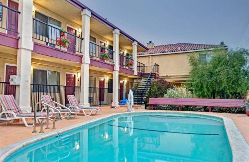 Beach Hill - Beach Flats Hotel | Super 8 by Wyndham Santa Cruz Beach