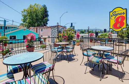 Beach Hill - Beach Flats Hotel | Super 8 by Wyndham Santa Cruz Beach