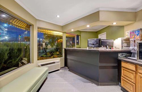 Beach Hill - Beach Flats Hotel | Super 8 by Wyndham Santa Cruz Beach