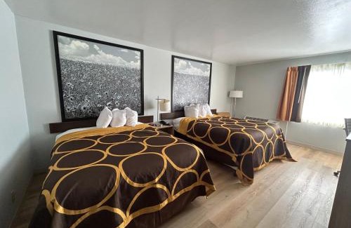 Sterling Hotel | Super 8 by Wyndham Sterling CO