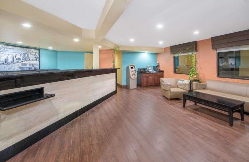 Tulsa Hotel | Super 8 by Wyndham Tulsa