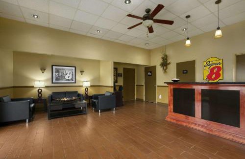 Tupelo Hotel | Super 8 by Wyndham Tupelo Airport
